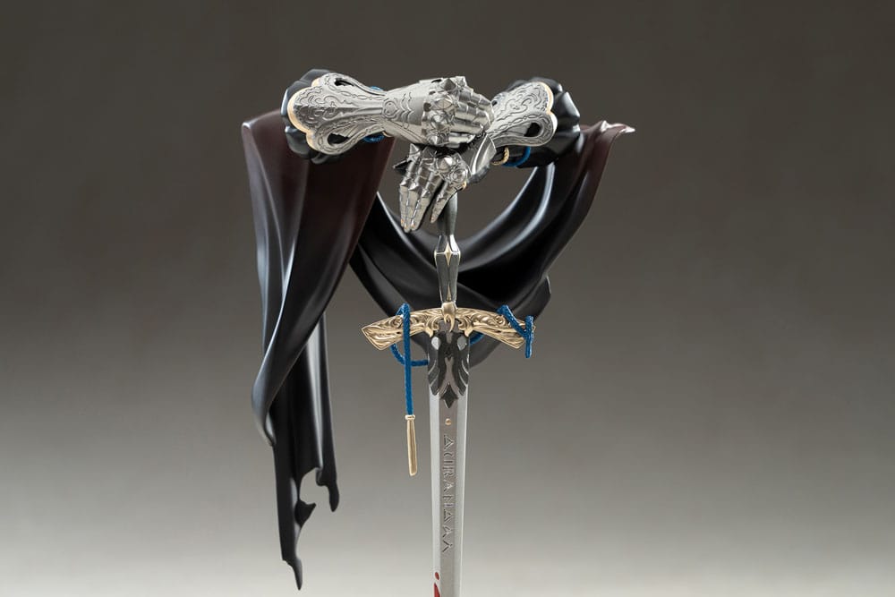 Reverse: 1999 Limepie Series PVC Statue Knight 17 cm