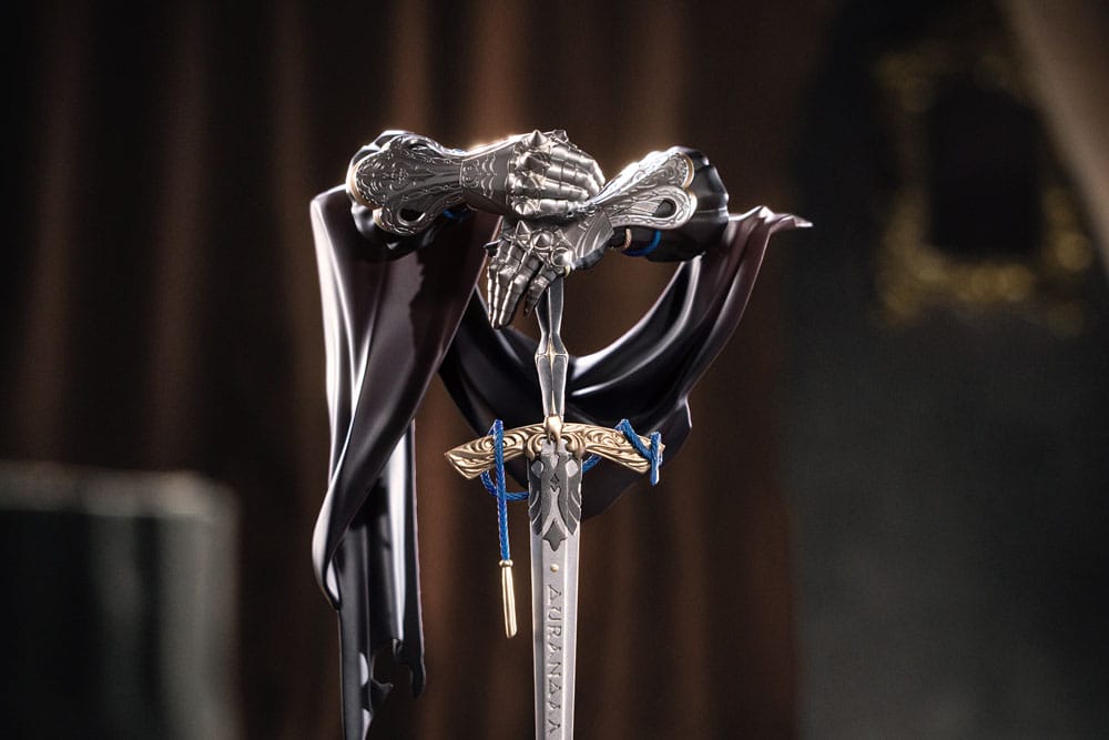 Reverse: 1999 Limepie Series PVC Statue Knight 17 cm