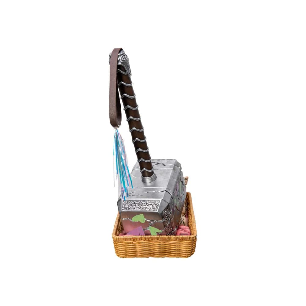 Marvel: Thor Love and Thunder - Statua Mjolnir Love in scala 1:1