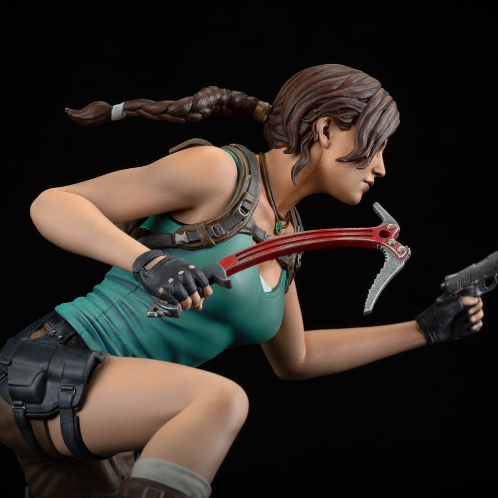 Tomb Raider Lara Croft PVC Statue 24 cm