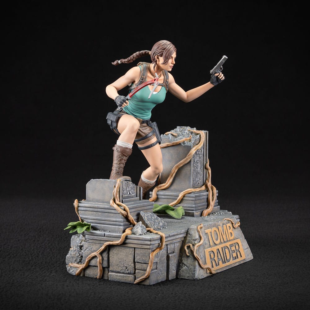 Tomb Raider Lara Croft PVC Statue 24 cm