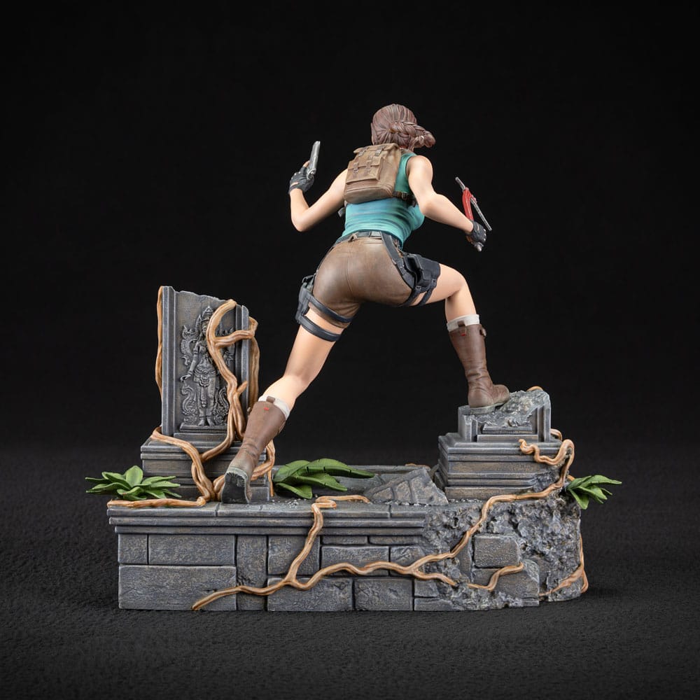 Tomb Raider Lara Croft PVC Statue 24 cm