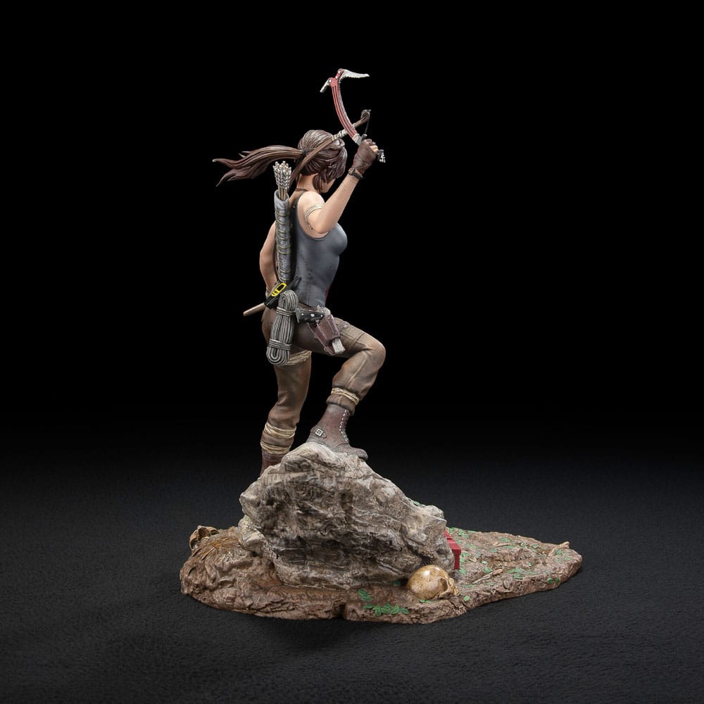 Tomb Raider Lara Croft Survivor Age PVC Statue 33 cm