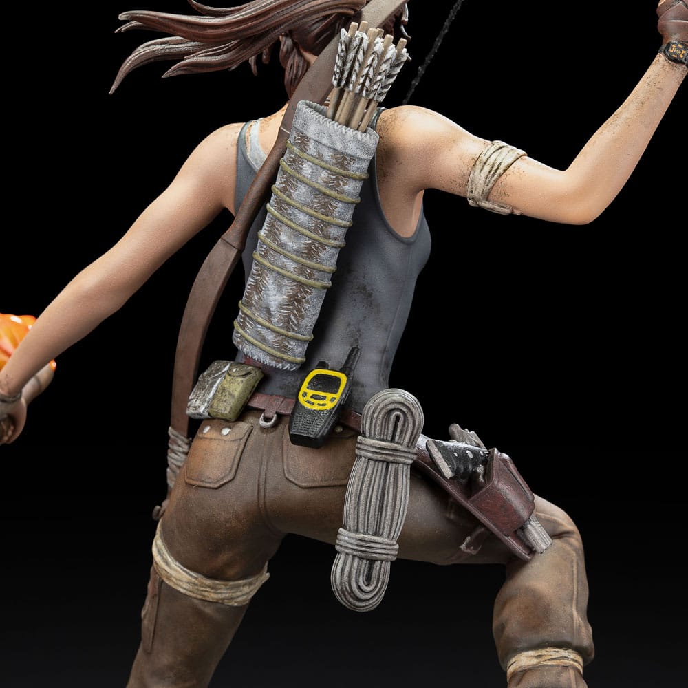 Tomb Raider Lara Croft Survivor Age PVC Statue 33 cm