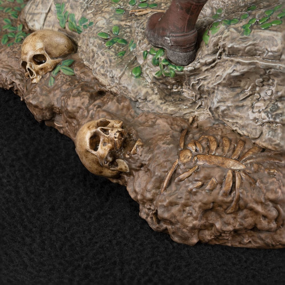 Tomb Raider Lara Croft Survivor Age PVC Statue 33 cm