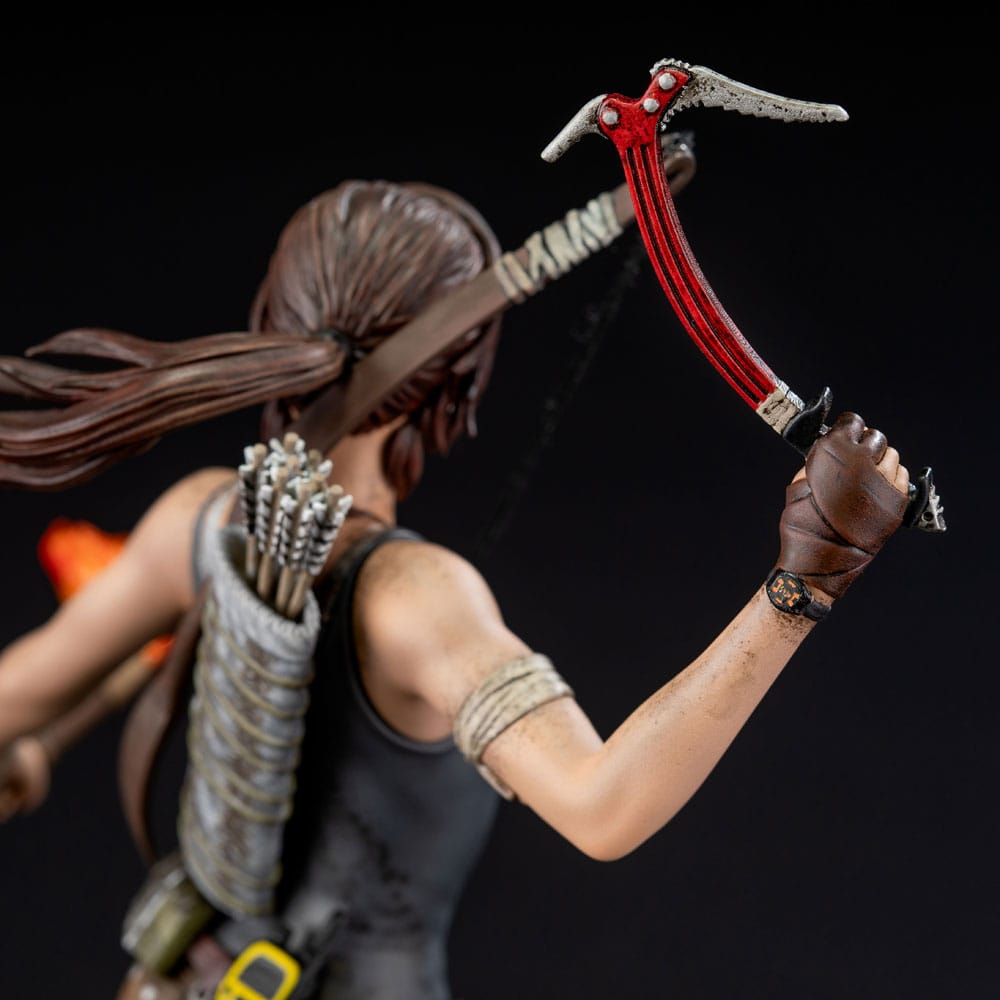 Tomb Raider Lara Croft Survivor Age PVC Statue 33 cm