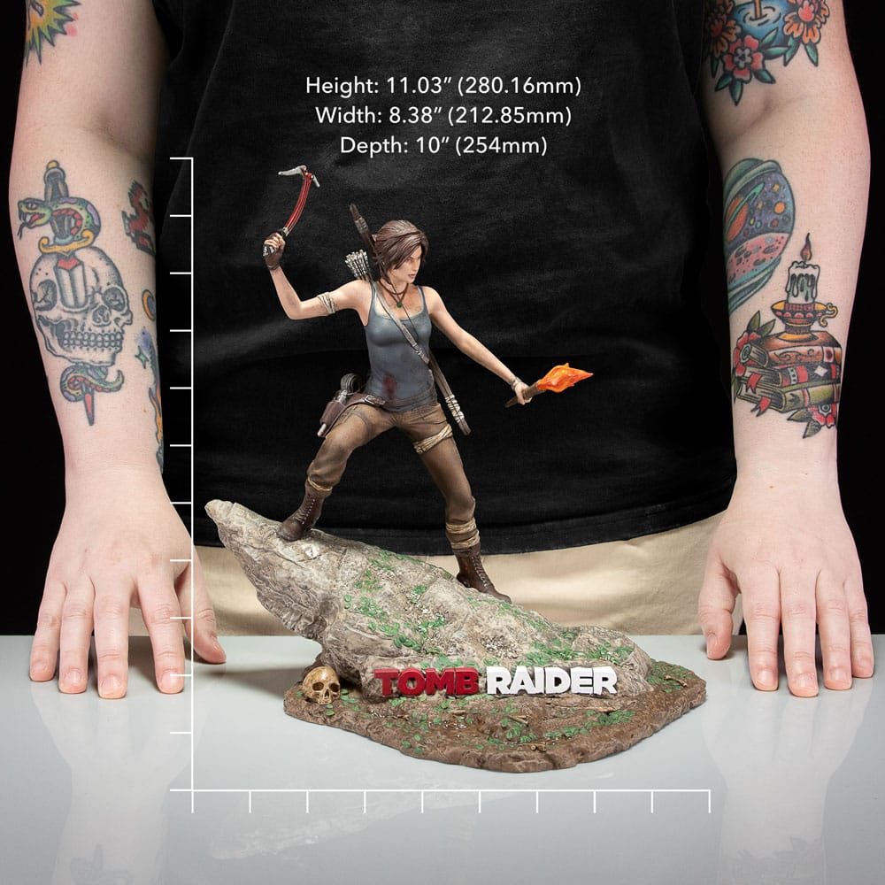 Tomb Raider Lara Croft Survivor Age PVC Statue 33 cm