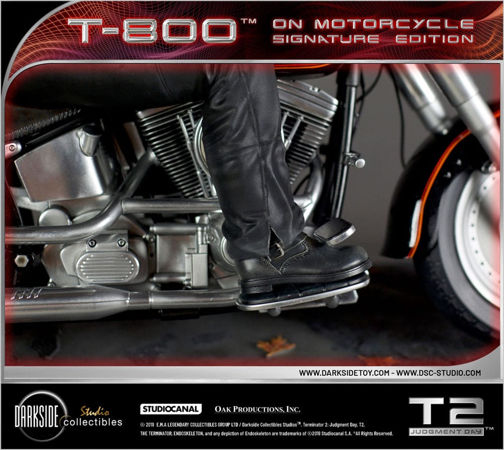 Terminator 2 Statue T-800 On Motorcycle Limited Signature Edition 70 cm