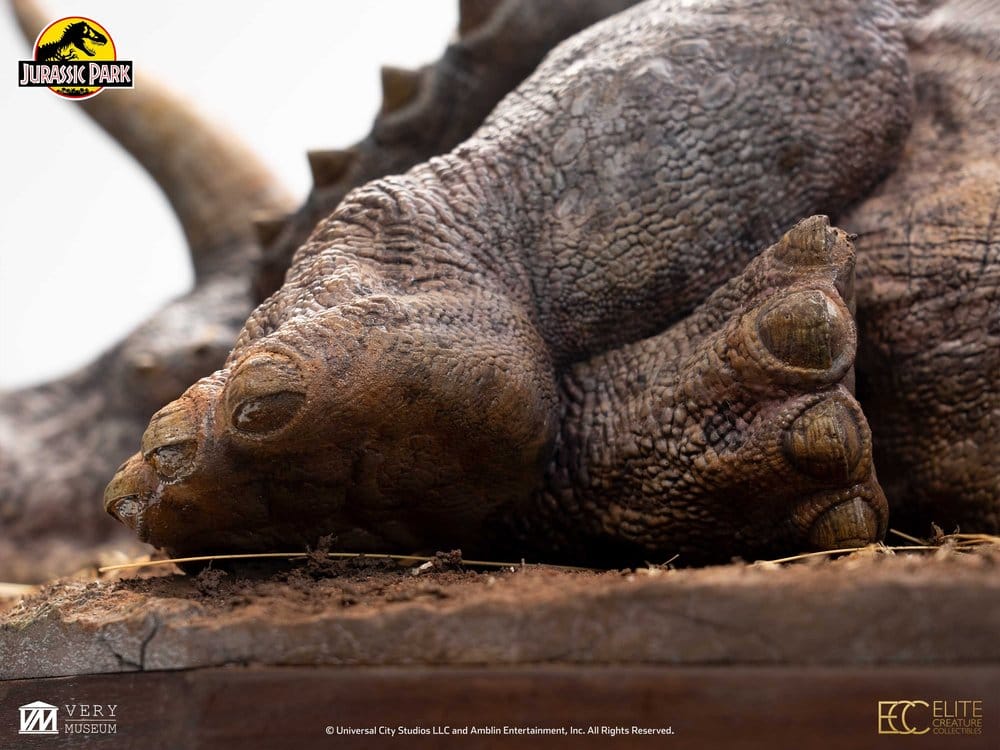 Jurassic Park Maquette 1/8 Sick Triceratops 96 cm