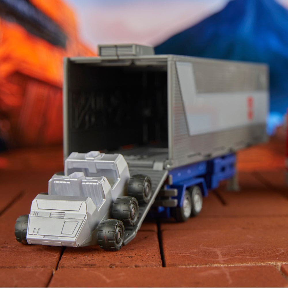 The Transformers: The Movie Generations Studio Series Commander Class Action Figure Optimus Prime 18 cm