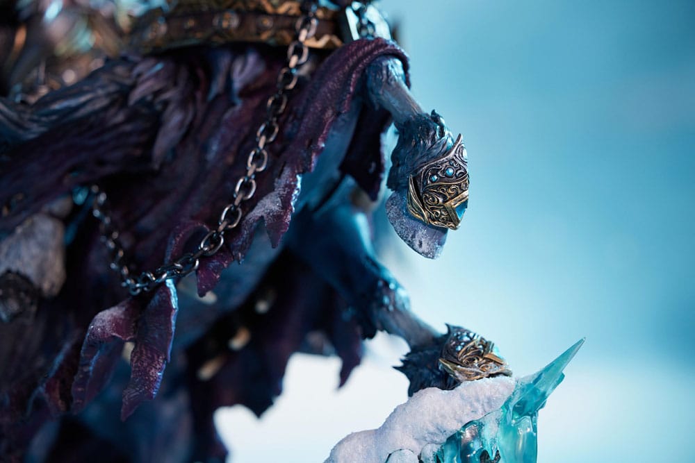 World of Warcraft Statue The Lich King & Invincible 68 cm