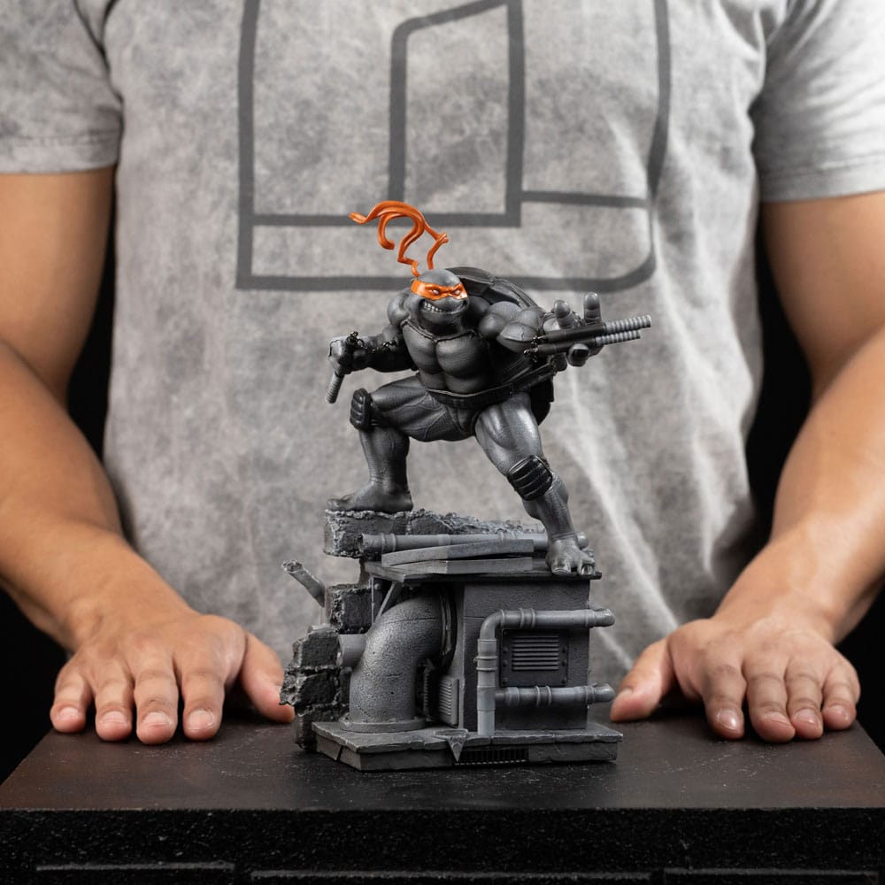 Teenage Mutant Ninja Turtles Art Scale Statue 1/10 Michelangelo Black and White Variant 26 cm heo exclusive