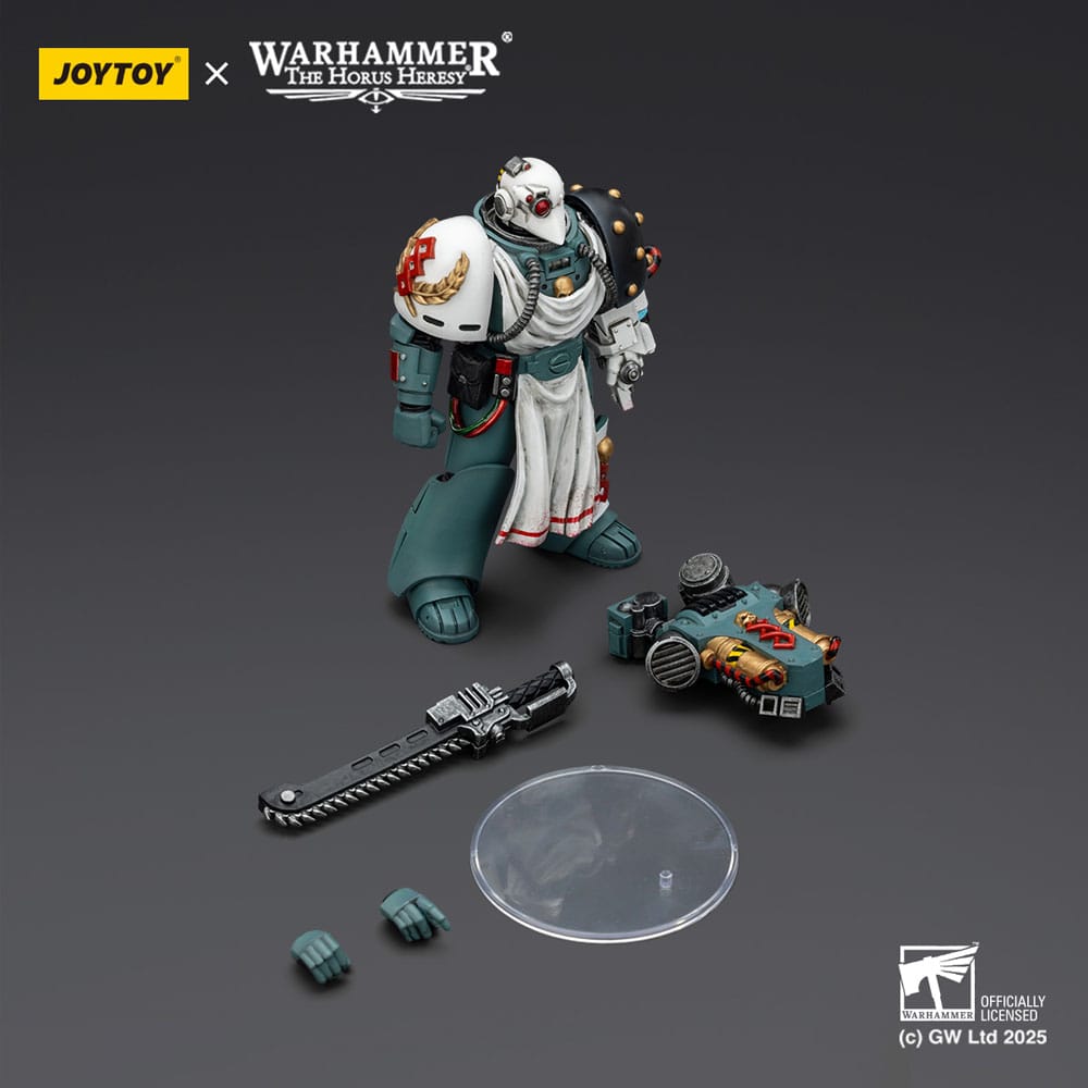 Warhammer 40,000: Sons of Horus Action Figure Legion Apothecary 12 cm