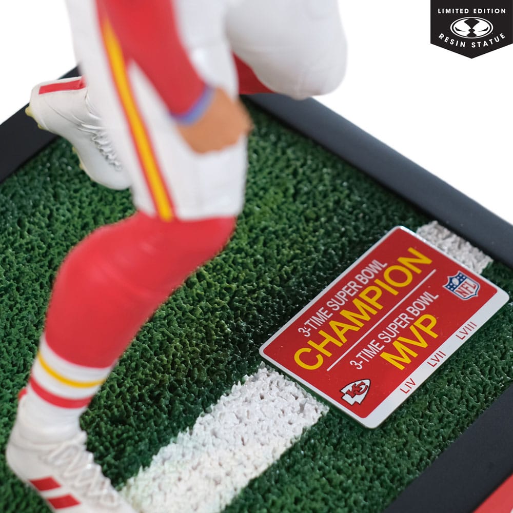 NFL Kansas City Chiefs Statue Statue 1/6 Patrick Mahomes 30 cm