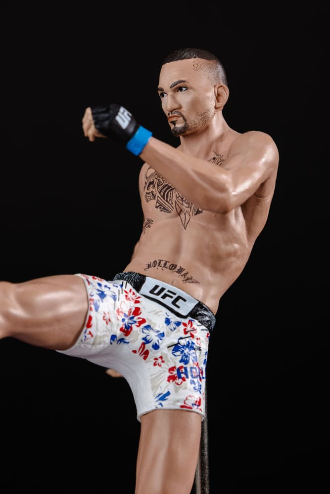UFC Posed PVC Statue Max Holloway 18 cm