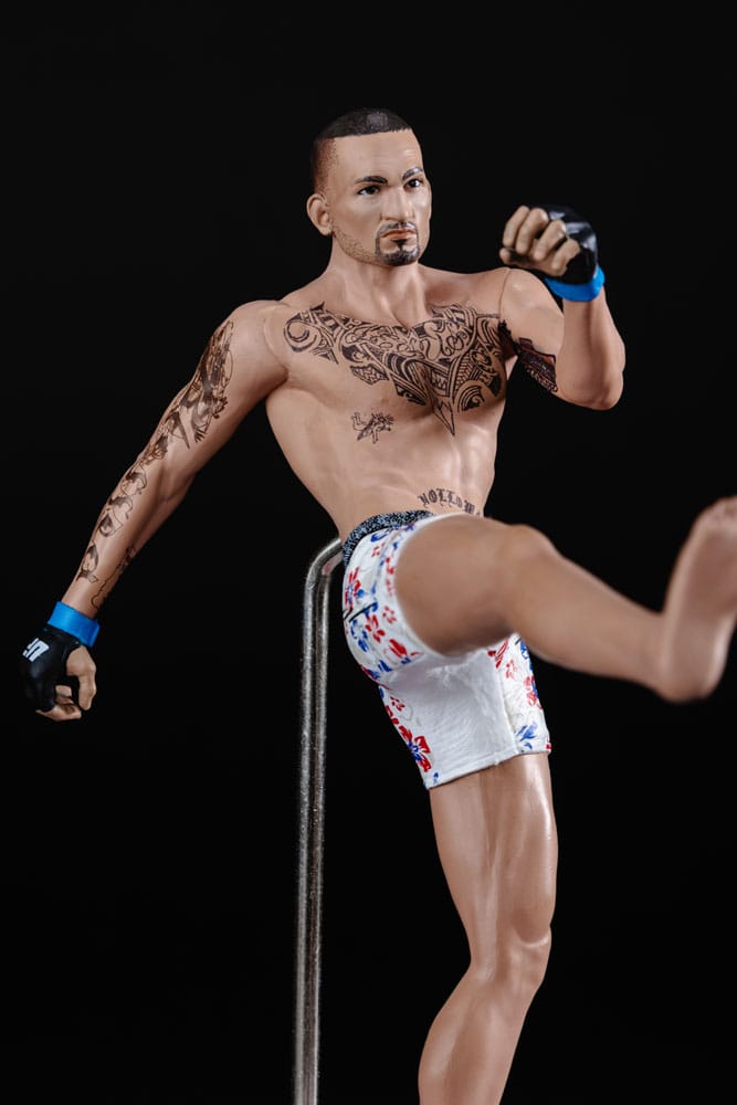 UFC Posed PVC Statue Max Holloway 18 cm