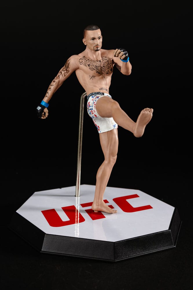 UFC Posed PVC Statue Max Holloway 18 cm