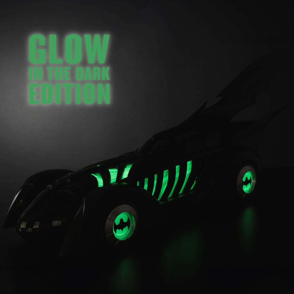 Batman Forever DC Multiverse Vehicle Batmobile Glow in the Dark Edition (etichetta oro) 79 cm