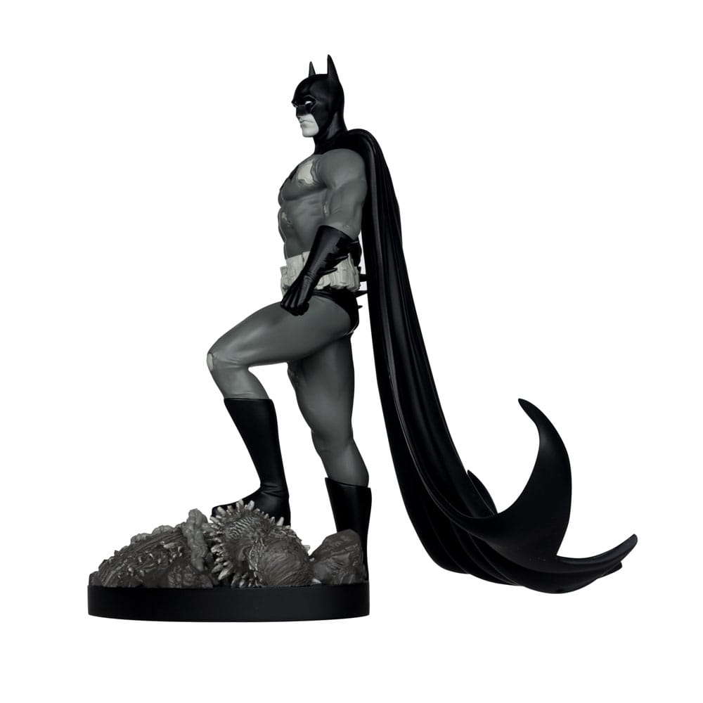 Statua DC Direct 1/10 Batman di Bjorn Barends (Nero Bianco) 18 cm