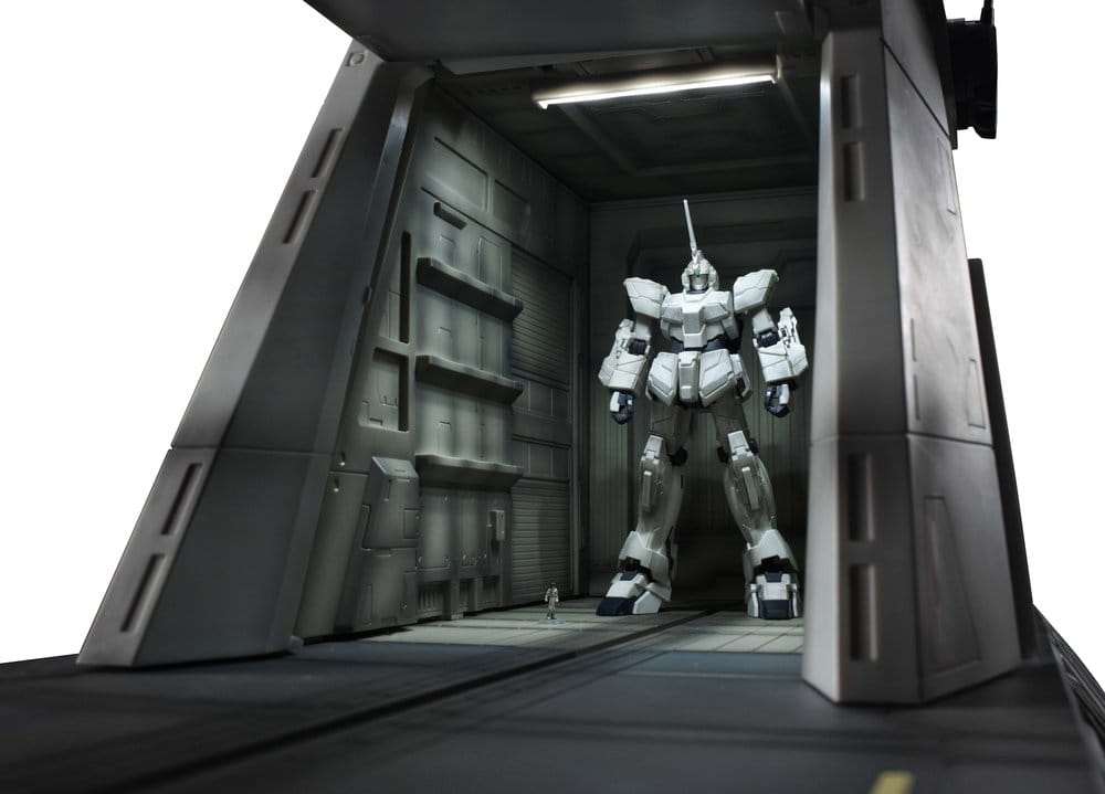 Gundam Unicorn Realistic Model Series Diorama 1/144 Scale Nahel Argama Catapult Deck (UC ver.) 138 cm
