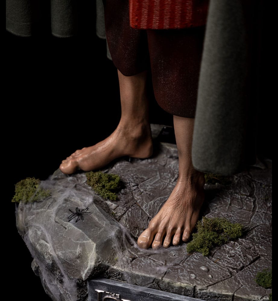 Lord of the Rings Life-Size Statue Frodo 152 cm