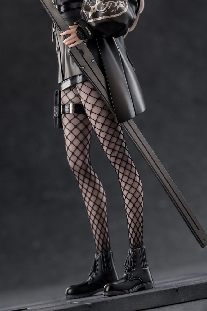 AZ: PVC Statue 1/7 [B] Full Dress 25 cm