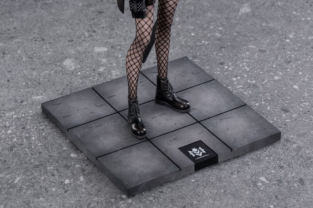 AZ: PVC Statue 1/7 [B] Full Dress 25 cm