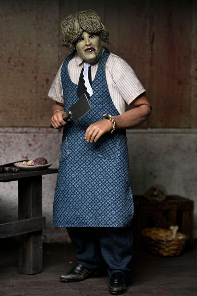 Texas Chainsaw Massacre Clothed Action Figure Leatherface with Old Lady Mask 20 cm