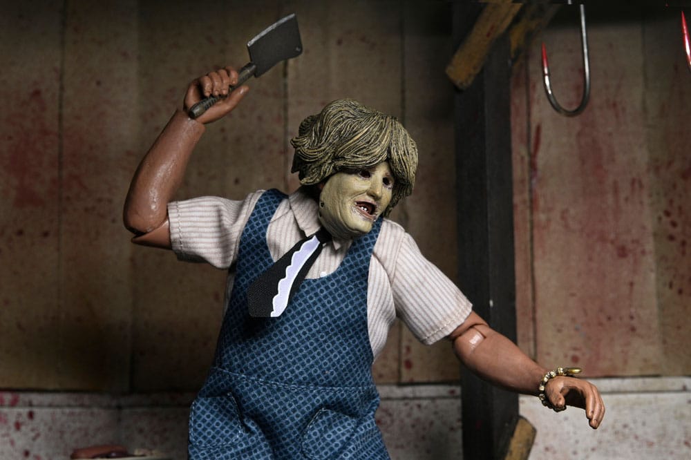 Texas Chainsaw Massacre Clothed Action Figure Leatherface with Old Lady Mask 20 cm