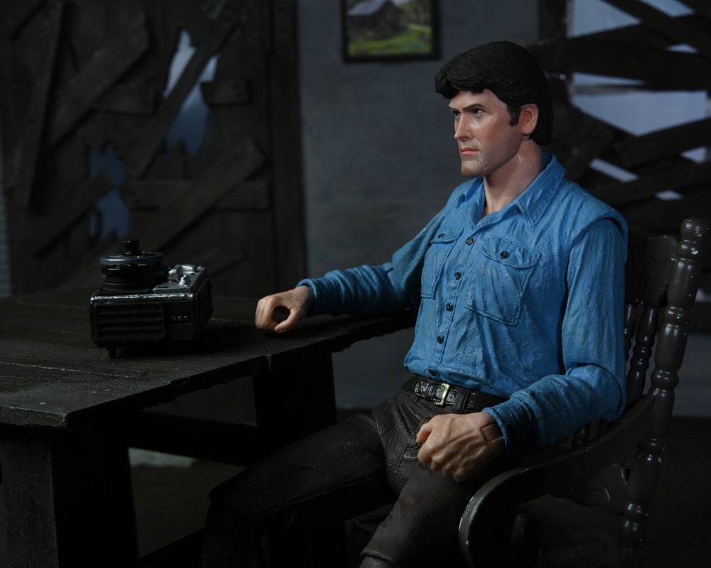 The Evil Dead Action Figure Ultimate Ash 18 cm