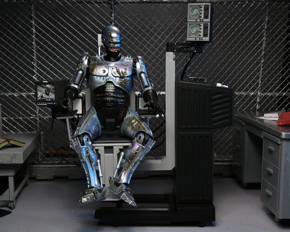 RoboCop Action Figure Ultimate Battle Damaged RoboCop with Chair 18 cm
