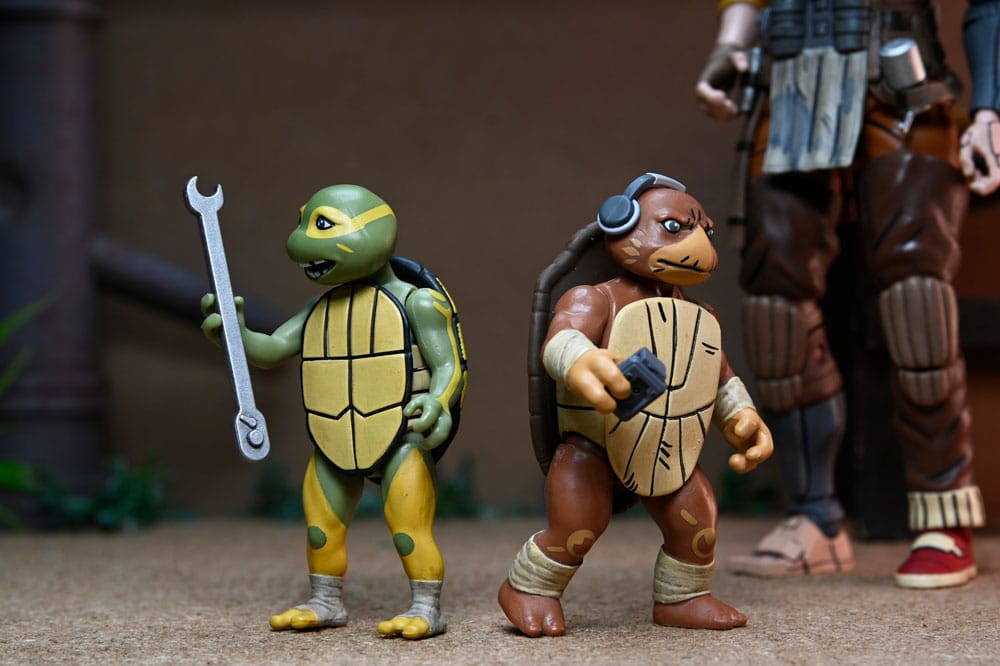 Teenage Mutant Ninja Turtles (The Last Ronin The Lost Years) Action Figure Grammy Abril with Baby Yi &amp; Moja 18 cm