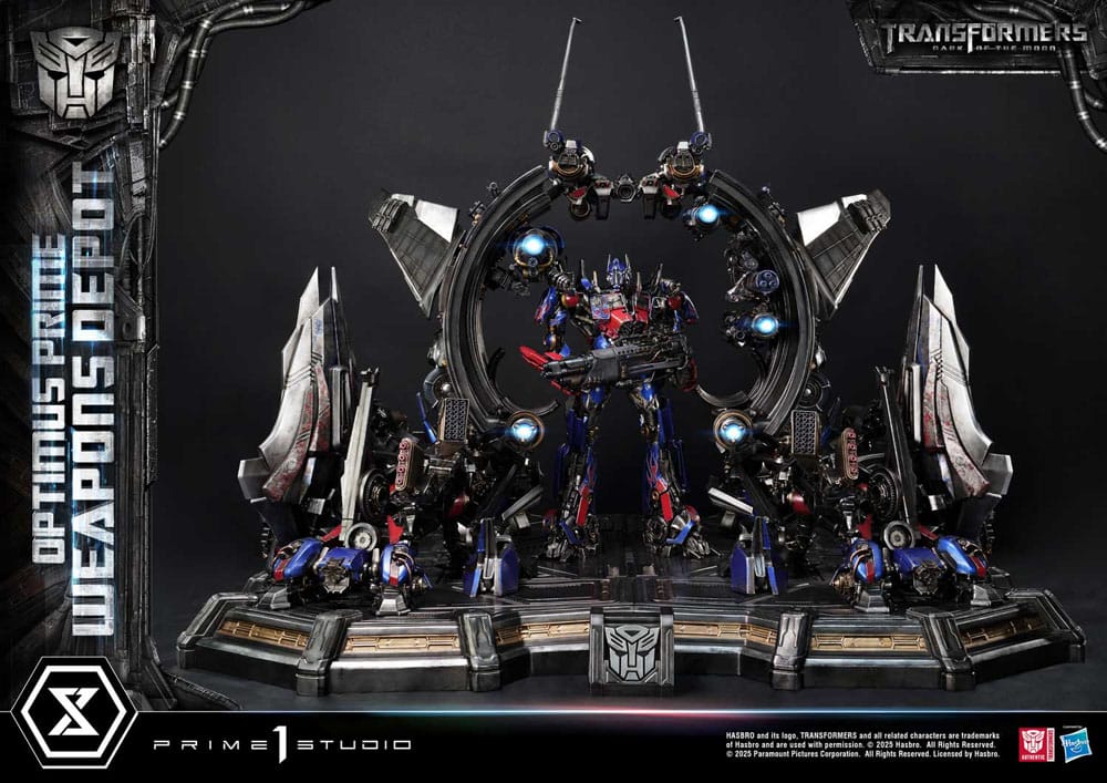 Transformers: Dark of the Moon (Movie) Museum Masterline Statue Optimus Prime Weapons Depot 127 cm
