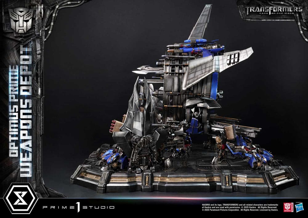 Transformers: Dark of the Moon (Movie) Museum Masterline Statue Optimus Prime Weapons Depot 127 cm