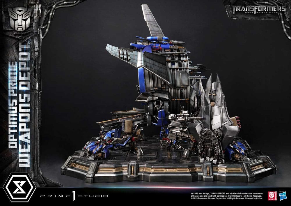 Transformers: Dark of the Moon (Movie) Museum Masterline Statue Optimus Prime Weapons Depot 127 cm