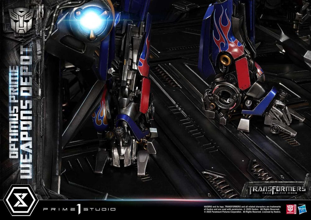 Transformers: Dark of the Moon (Movie) Museum Masterline Statue Optimus Prime Weapons Depot 127 cm