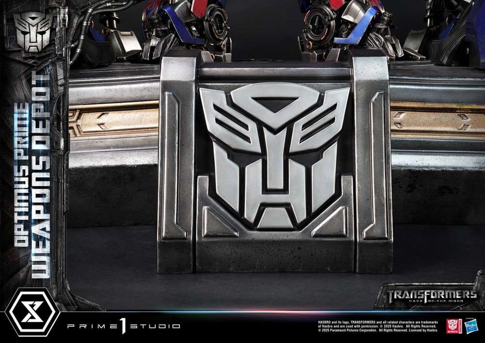 Transformers: Dark of the Moon (Movie) Museum Masterline Statue Optimus Prime Weapons Depot 127 cm