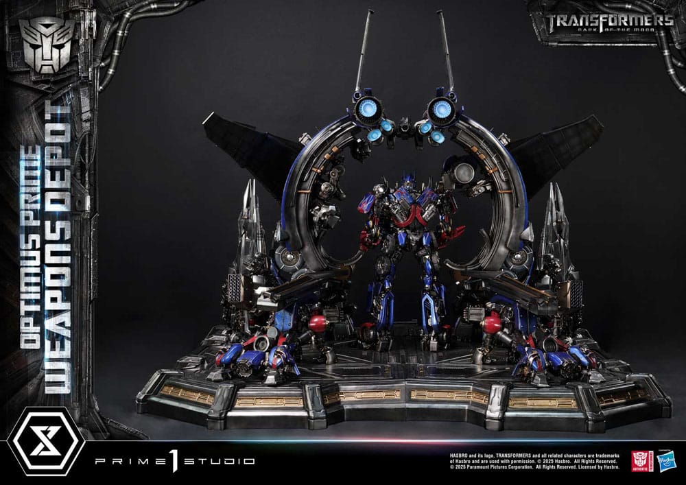 Transformers: Dark of the Moon (Film) Museum Masterline Statue Optimus Prime Weapons Depot Bonus Version 127 cm