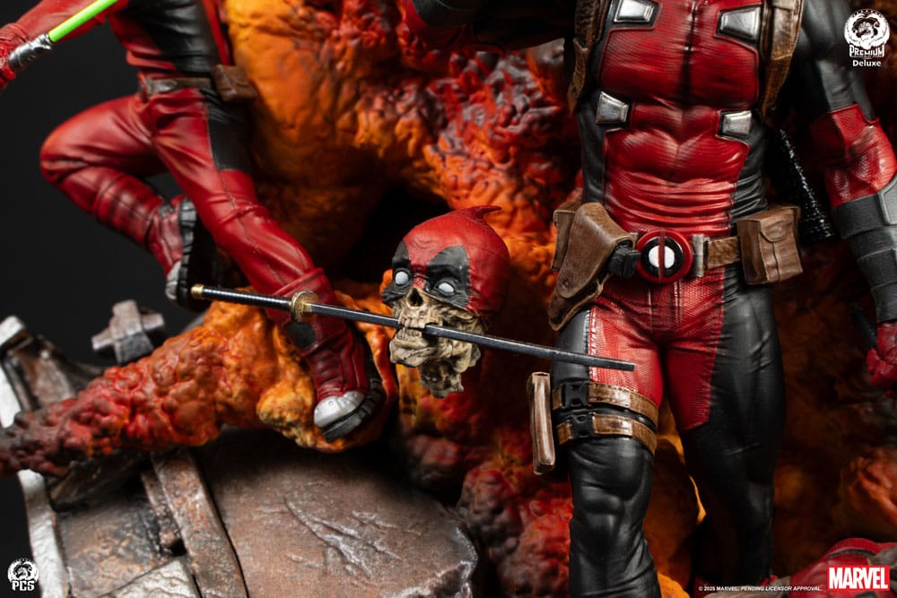 Marvel Fine Art Bust Deadpool Deluxe Edition 42 cm