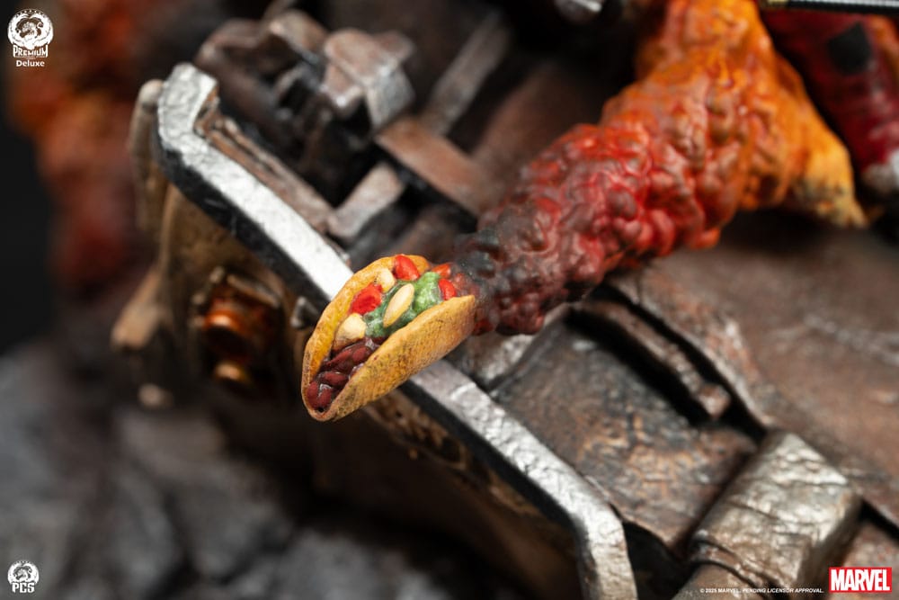 Marvel Fine Art Bust Deadpool Deluxe Edition 42 cm