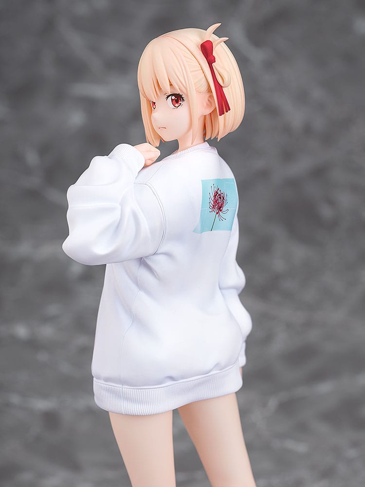 Lycoris Recoil PVC Statue 1/7 Chisato Nishikigi: Oversized Moletom Ver. 25 cm