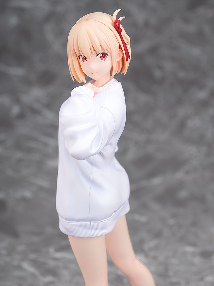 Lycoris Recoil PVC Statue 1/7 Chisato Nishikigi: Oversized Moletom Ver. 25 cm