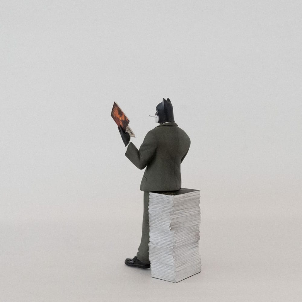 Blacksad: Blacksad on a Pile of Comics Figure