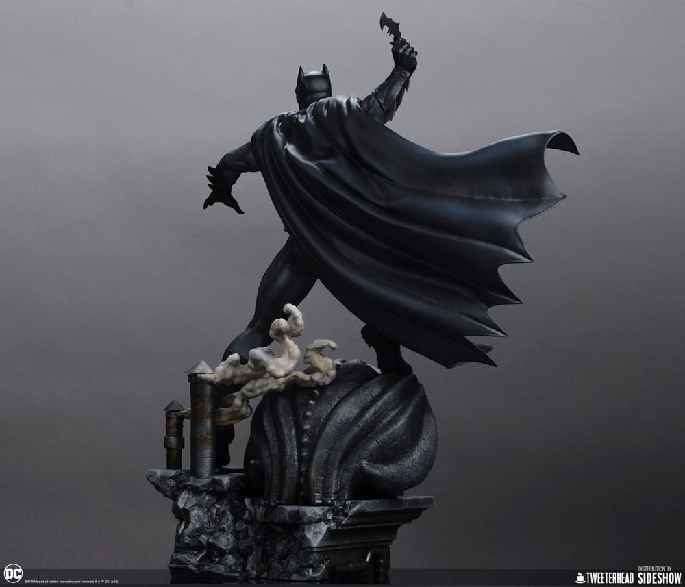 DC Comics Maquette 1/6 Batman (Black and Gray Edition) 50 cm