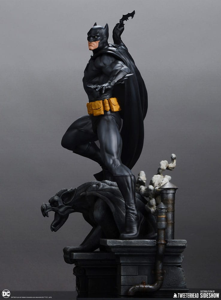 DC Comics Maquette 1/6 Batman (Black and Gray Edition) 50 cm