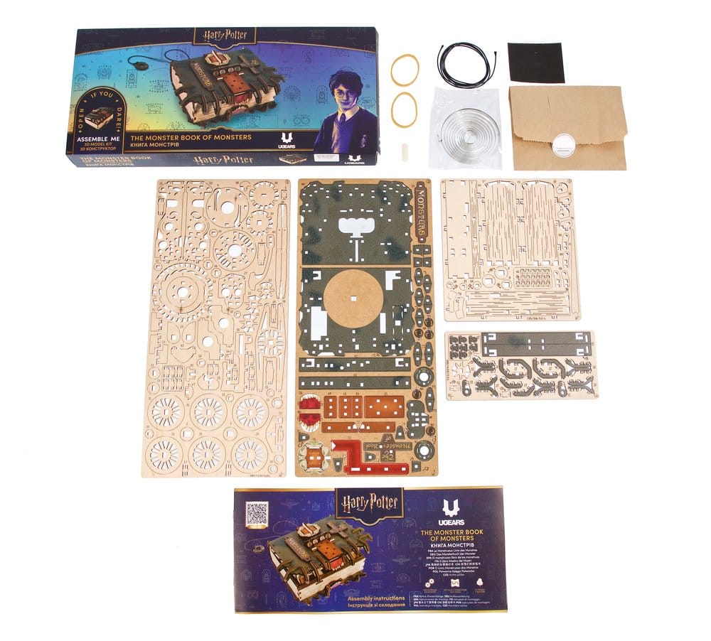Harry Potter Wooden Model Kit The Monster Book of Monsters