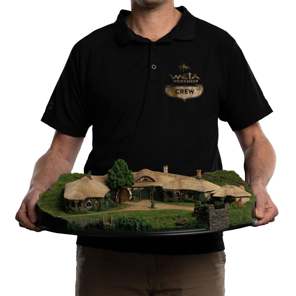 Lord of the Rings Statue The Green Dragon Inn